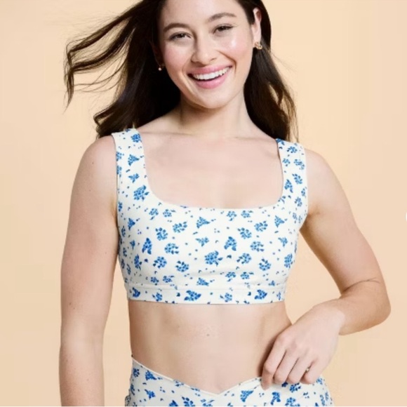 Blogilates Other - Blogilates Women's Sweetheart criss cross bra Blue Floral sz Medium
